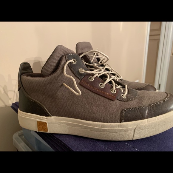 Timberland Shoes like new 10.5 - Picture 2 of 12